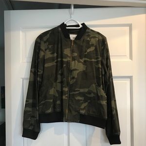 Zippered camouflage jacket